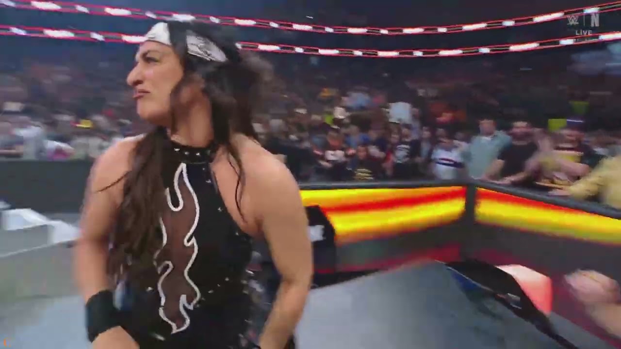 Lyra Valkyria & Becky Lynch vs Liv Morgan & Raquel Rodriguez (1/2): Raw, Apr. 21, 2025