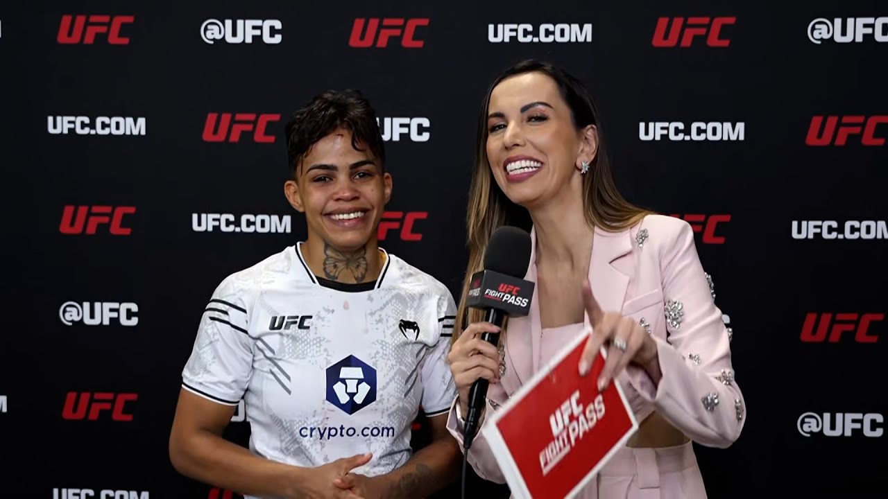 Iasmin Lucindo: "Estou muito feliz por ter mostrado meu trabalho e meu coração" | UFC 307 background