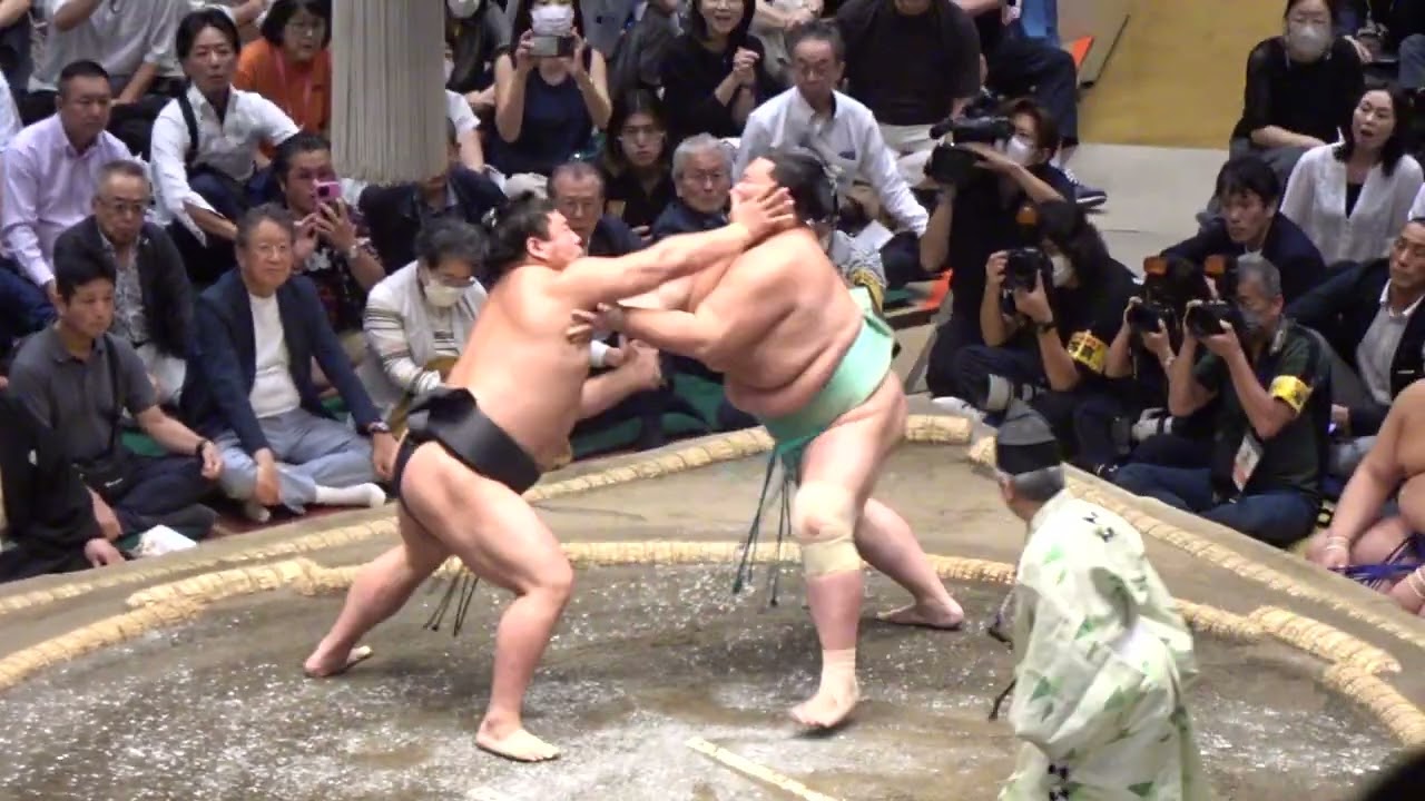 若元春 vs 大関 琴櫻【大相撲令和7年9月場所】11日目2025/09/24 WAKAMOTOHARU vs KOTOZAKURA SEP 2025 DAY11 ズーム background
