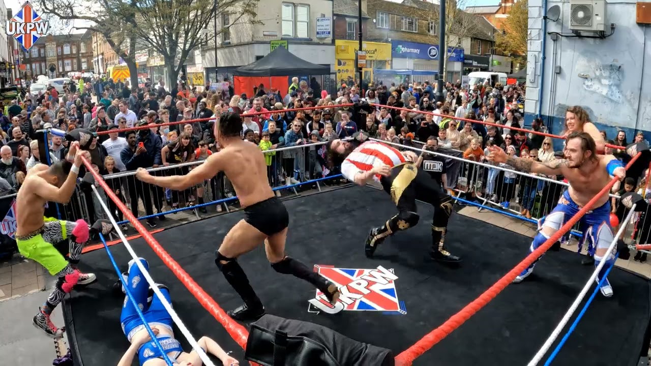 Corner Cam - ALLLLL The Moves In Gillingham High Street background