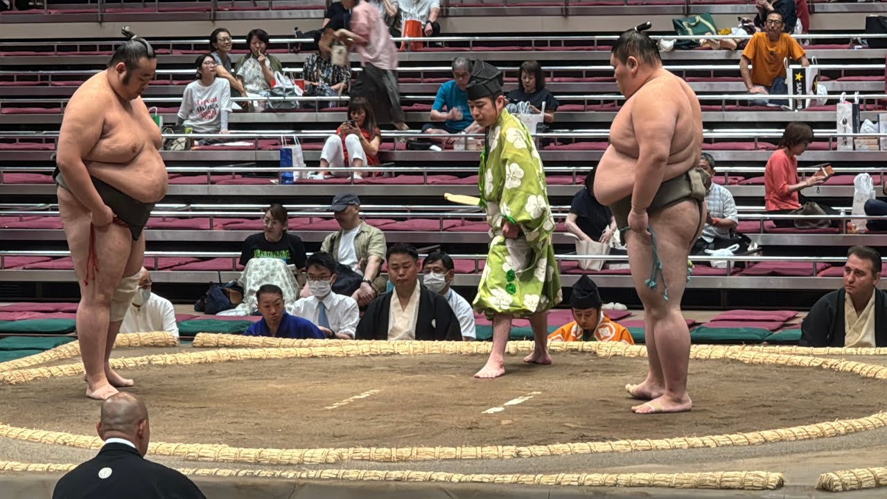 速報❗️二子山部屋 出沼 vs 虎徹【大相撲令和7年9月場所】初日2025/09/14 Futagoyama DENUMA vs KOTETSU SEP 2025 DAY1 background