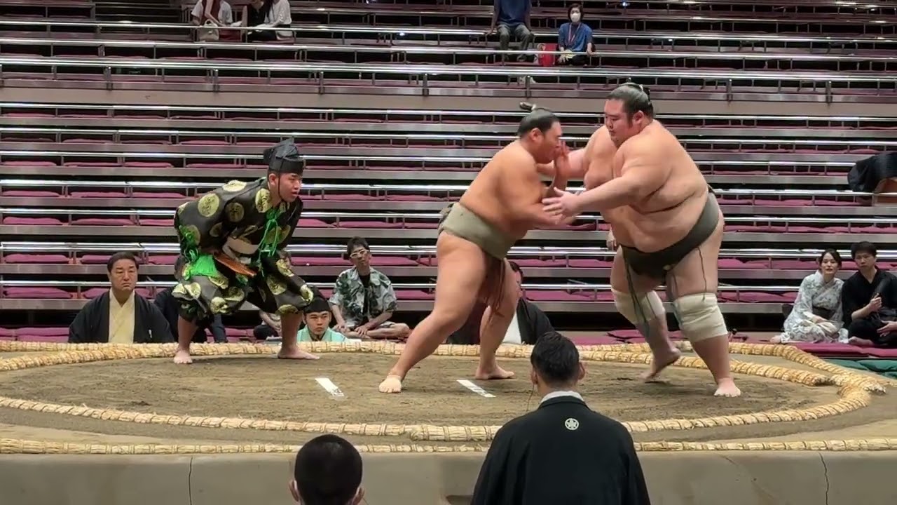 若佐々木 vs 高麗の国【大相撲令和7年9月場所】2日目2025/09/15 WAKASASAKI vs KOMANOKUNI SEP 2025 DAY2 backdrop