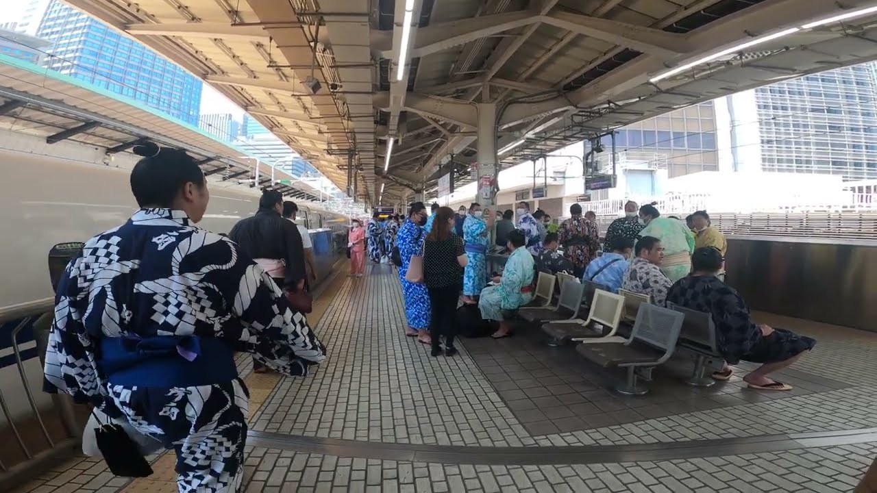 4K 2023年版『相撲列車』名古屋場所へ向かう力士がいる東京駅のホームへ 🚃😃 2023/6/25 【大相撲 7月場所】platform of SUMO TRAIN for Nagoya