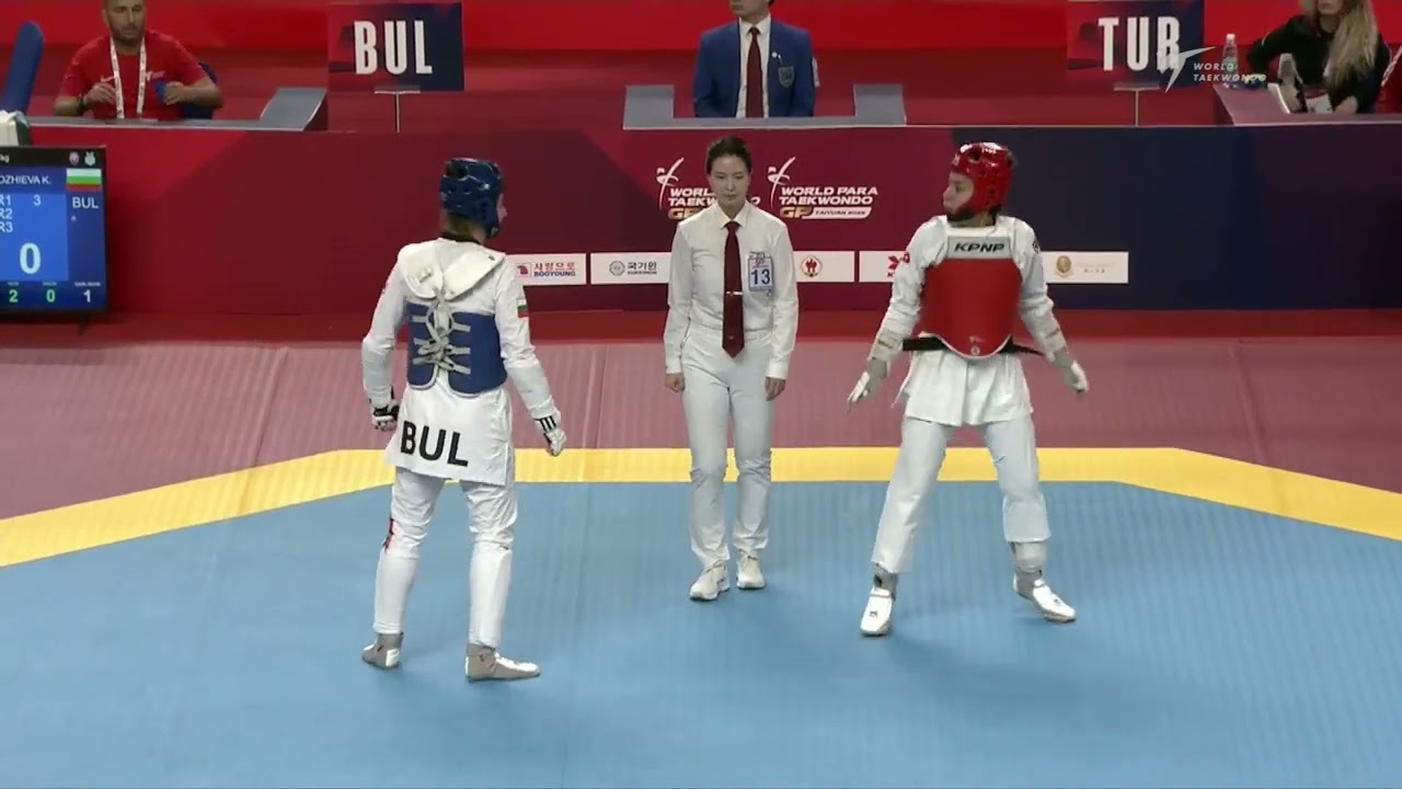 103 R32 W +67kg BUL BOYADZHIEVA K TUR UZUNCAVDAR S background