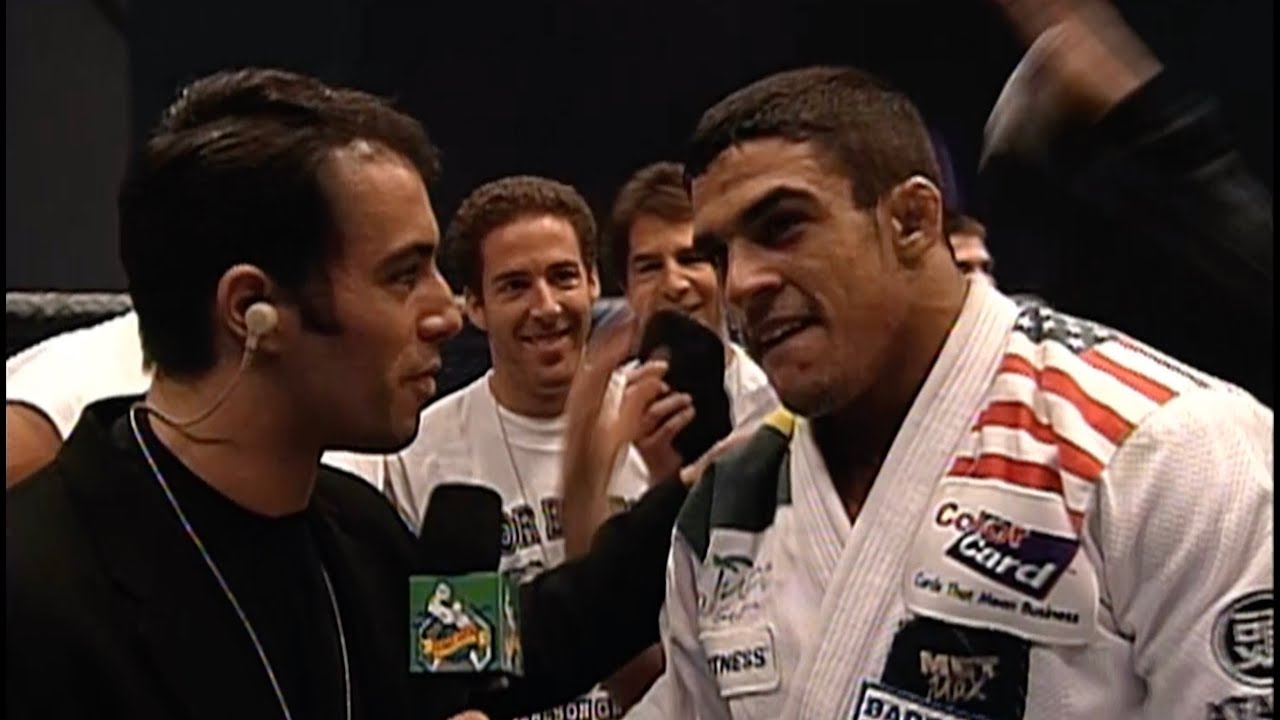 Дебют Джо Рогана в UFC background