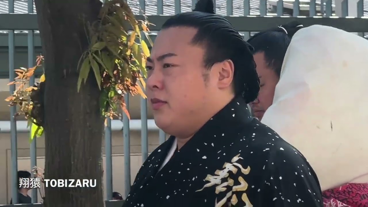 9月場所13日目 入り待ち 草野 王鵬 若元春 若隆景 安青錦 御嶽海 翔猿 伯桜鵬 大栄翔 隆の勝 ほか【大相撲令和7年9月場所】 2025/09/26 SEP 2025 DAY13 background