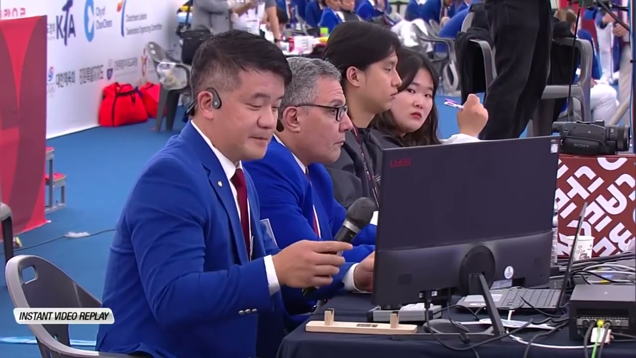 333 Semi Final Men 51kg IND AYUSH Shukla MDA ROSCA Artiom background
