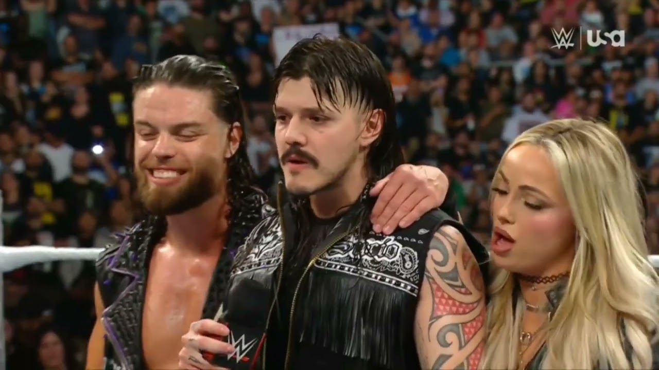 WWE RAW LWO ENTRANCE 08/26/24