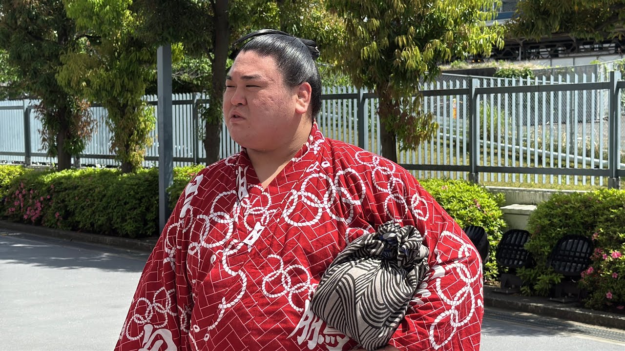 入り待ち&出待ち - 琴栄峰 若碇(藤ノ川) 御嶽海 草野 【大相撲令和7年5月場所】夏場所 初日2025/05/11 MAY basho 2025 Futagoyama SOMA background