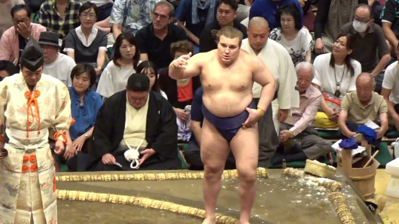 『際どい判定』安青錦 vs 熱海富士【大相撲令和7年9月場所】2日目2025/09/15 AONISHIKI vs ATAMIFUJI SEP 2025 DAY2 ズーム background