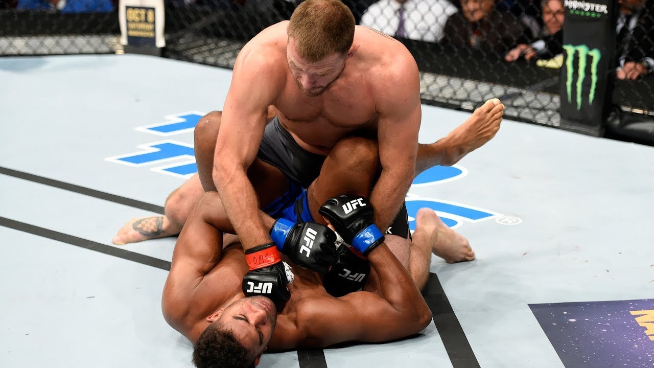 Лучшие финиши участников UFC 260 background