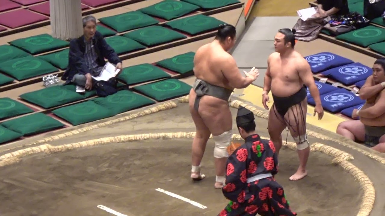 炎鵬 vs 佐田ノ輝【大相撲令和7年9月場所】11日目2025/09/24 ENHO vs SADANOHIKARI SEP 2025 DAY11 ズーム background