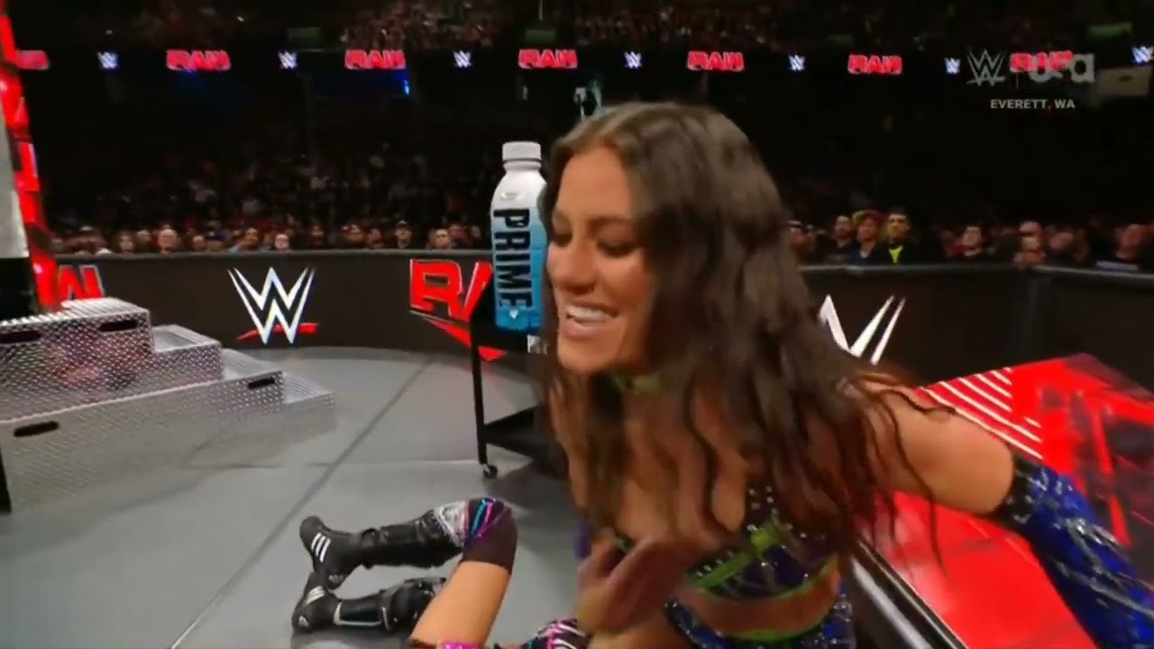 WWE RAW DAKOTA KAI VS SHAYNA BASZLER VS KATANA CHANCE 12/02/24 background