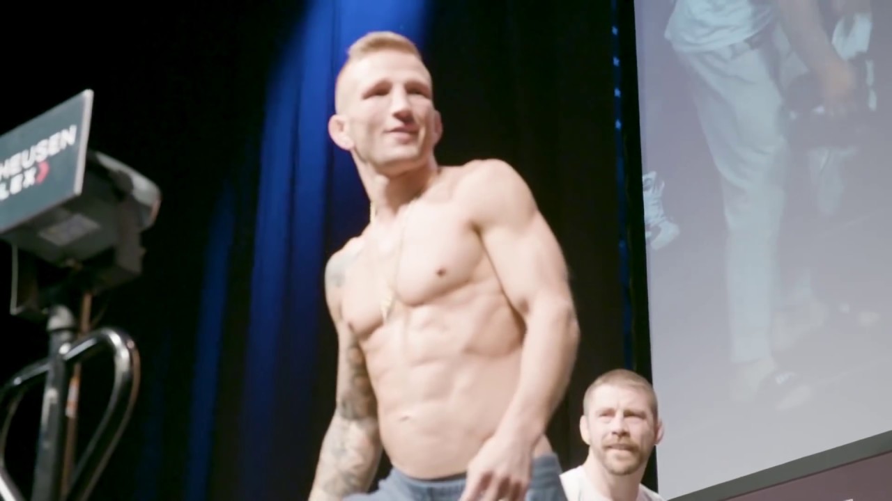 Fight Night Бруклин: Обзор церемонии взвешивания background