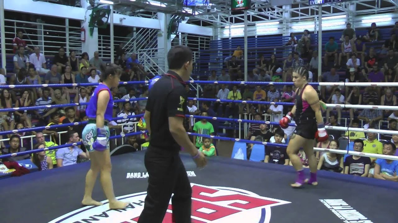 Monica From Costa Rica fights at Bangla Stadium 22.4.15