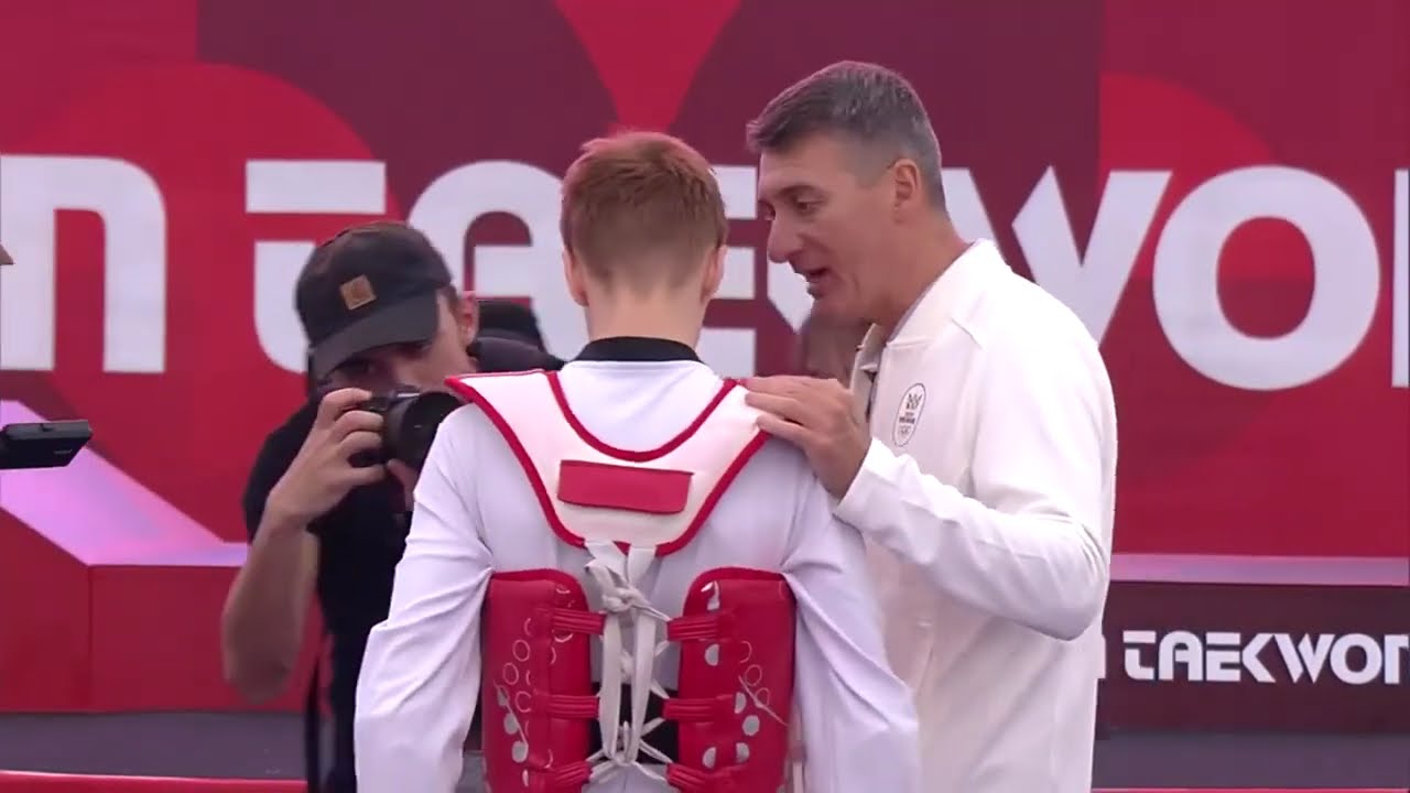 336 Finals Men 51kg GRE PSARROS Aristeidis nikolaos MDA ROSCA Artiom background
