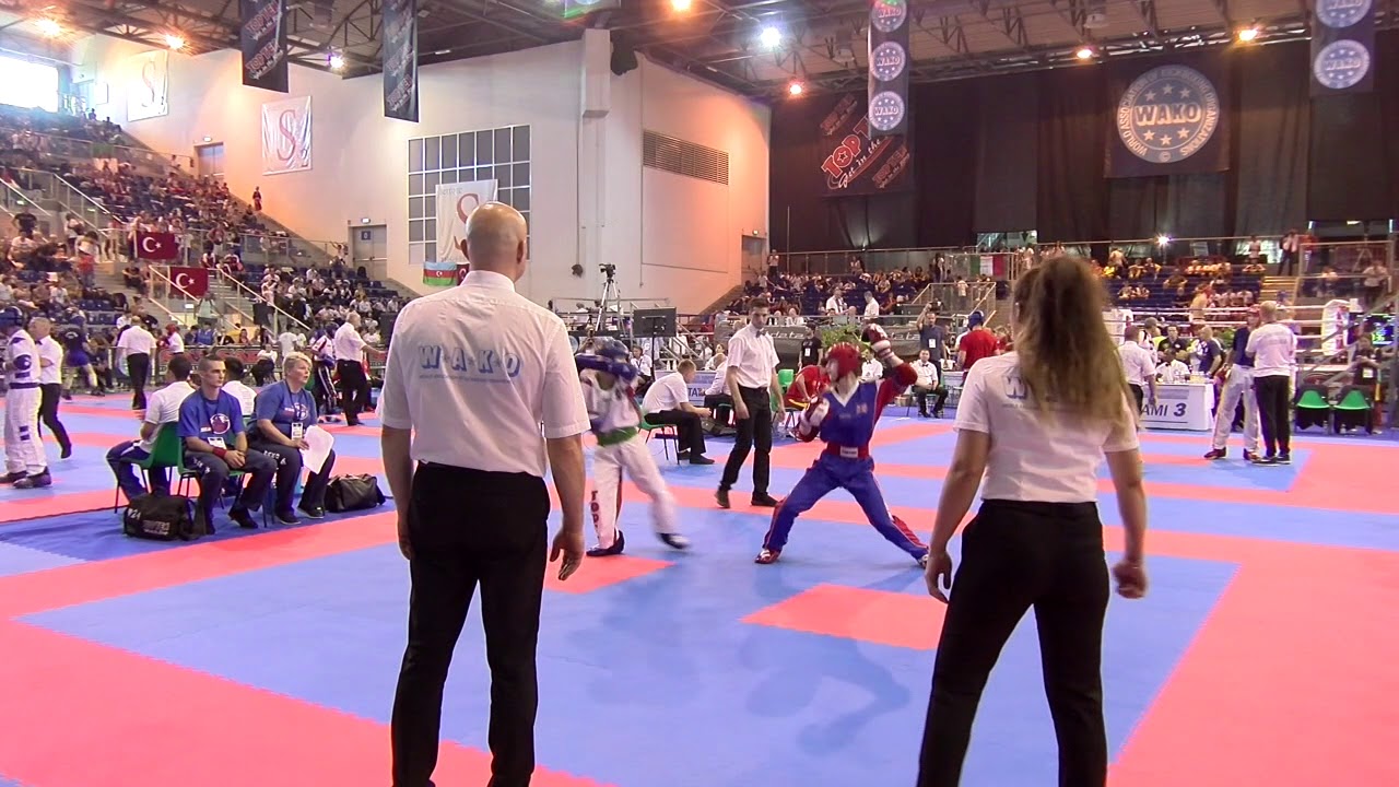 Petra Sztracsinszki v Kaitlyn Hendry WAKO World Championships 2018 background
