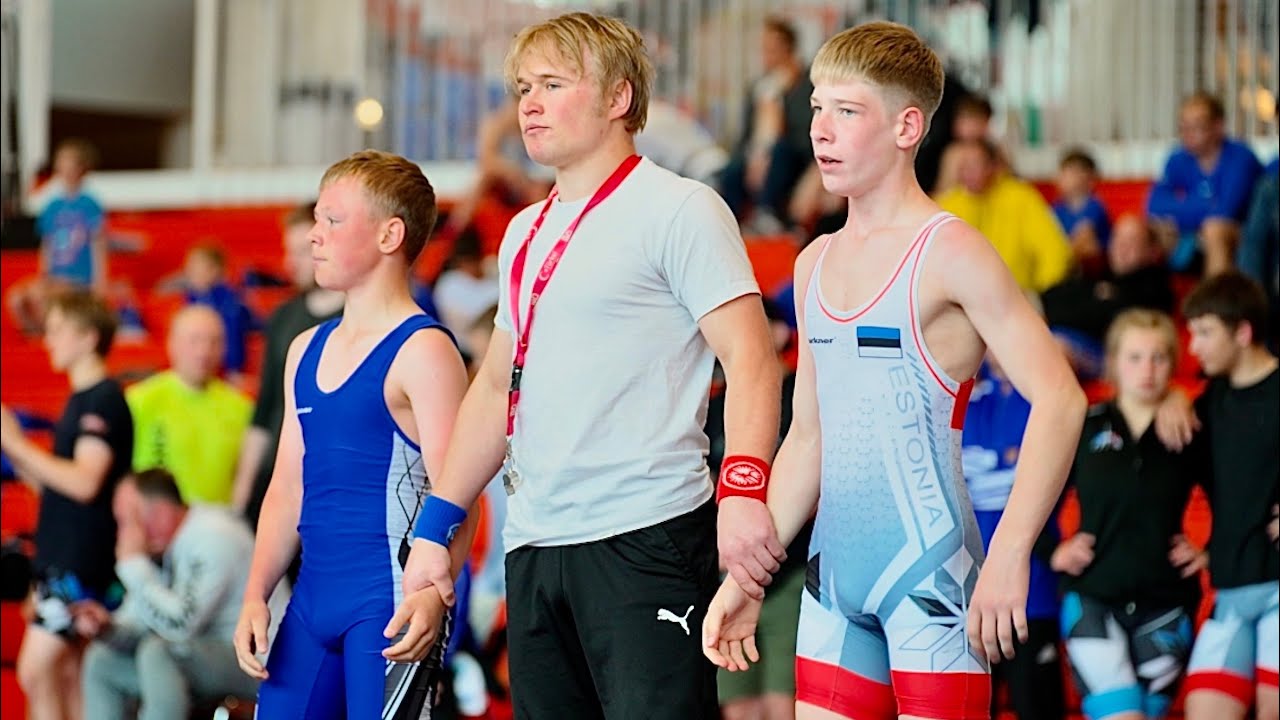 U17 H. Pihlapuu (EST) vs P. Zadoroznõi (EST). Greco-roman 51kg youth wrestling Estonia. background