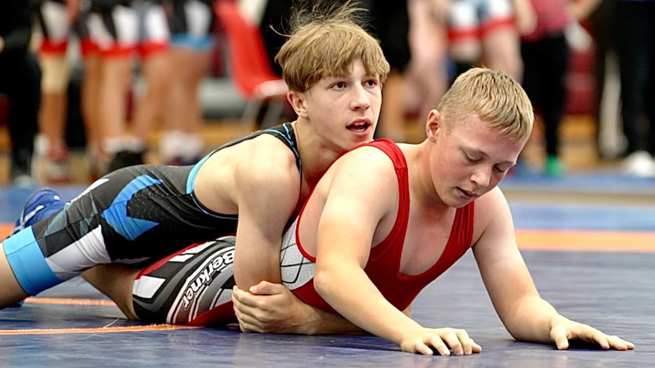U17 P. Zadoroznõi (EST) vs T. Valovs (EST) 51kg. Youth boys greco-roman wrestling Estonia. background