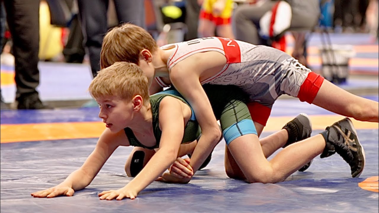 U13 A. Iljinski (EST) vs R. Dambrauskas (LTU) 32kg. Greco-roman youth boys wrestling.