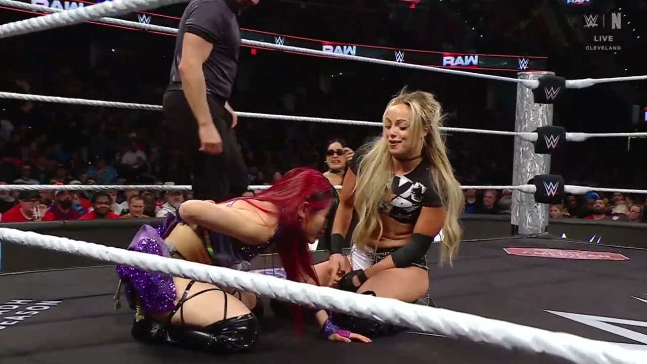 Liv Morgan vs Iyo Sky (1/2): Raw, Feb. 3, 2025 background