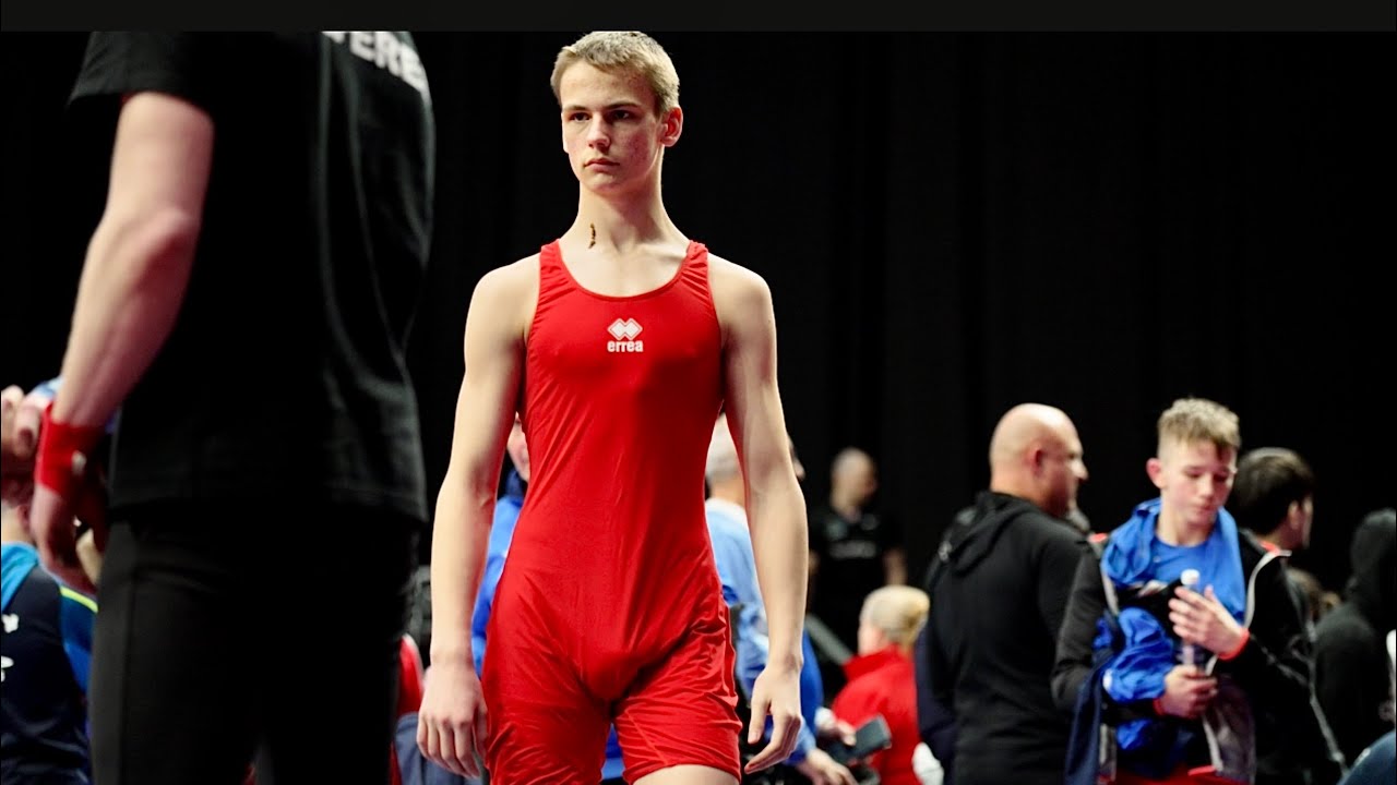 U17 D. Teleznikovs (LAT) vs P. Koronidis (GRE). Freestyle 60kg youth wrestling. background