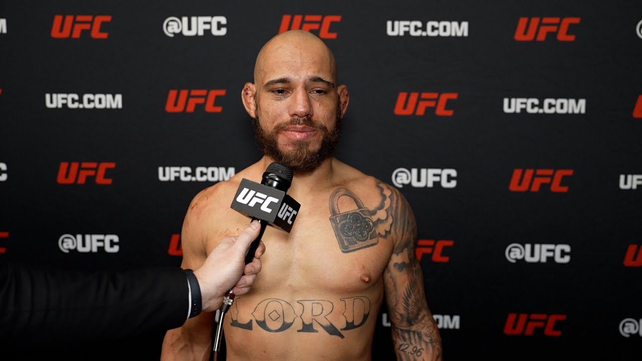 Jean Silva se emociona ao lembrar de seu irmão após a vitória no UFC Denver background