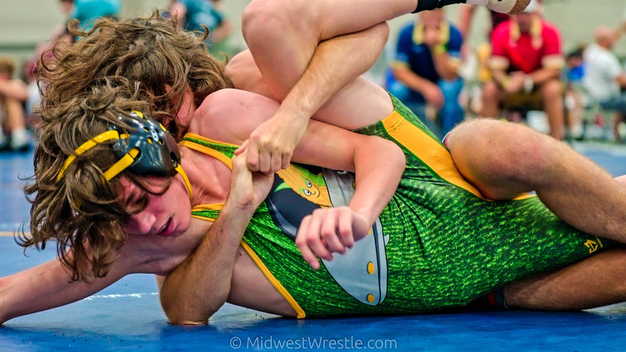 106 – Ino Garcia {G} of IL CornStars Gold vs. Jeffrey Bailey {R} of Elite Athletic Club IN background