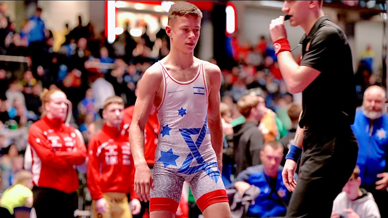 U17 T. L. Shmulko (ISR) vs B. Casey (USA) 55kg. Youth boys freestyle wrestling. background
