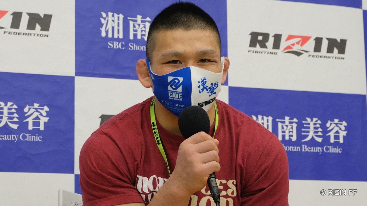 アキラ 試合後インタビュー / 湘南美容クリニック presents RIZIN.34 background
