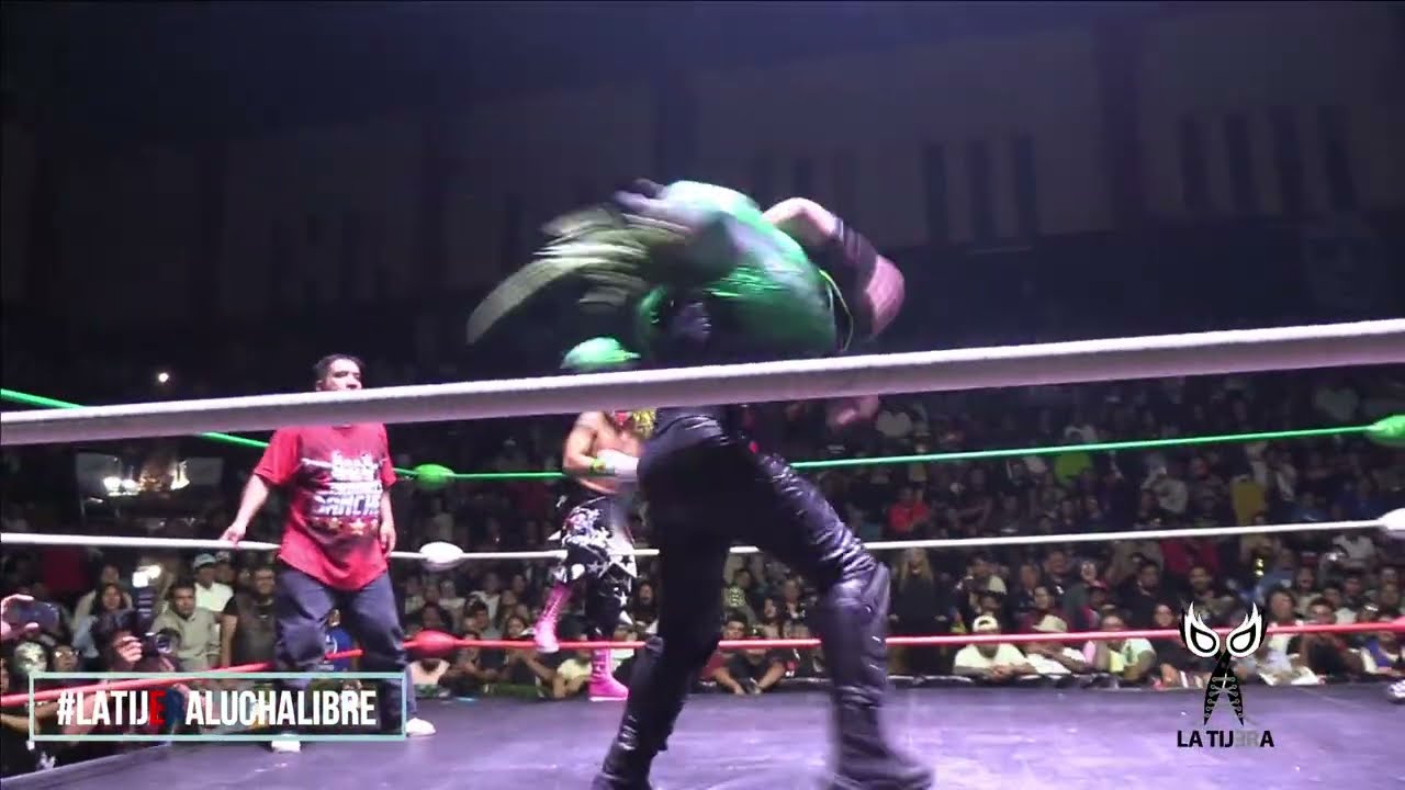 Espectaculares cinco giros de Mr. Iguana sobre Abismo Negro Jr para dar el triunfo en la Arena Neza backdrop