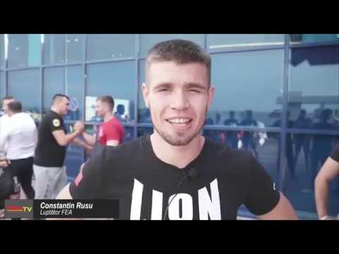 Constantin Rusu a fost întîlnit de rude, prieteni și colegi la aeroport. background