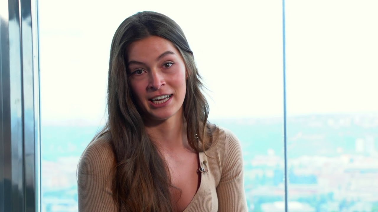 BEZ RUKAVIC: Ivy Hašková background