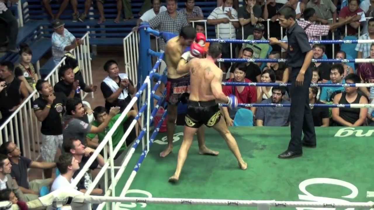 Slicing Elbows: Eric Bradach (Tiger Muay Thai) vs Steve (Yudtajak Muay Thai) 2/10/2013