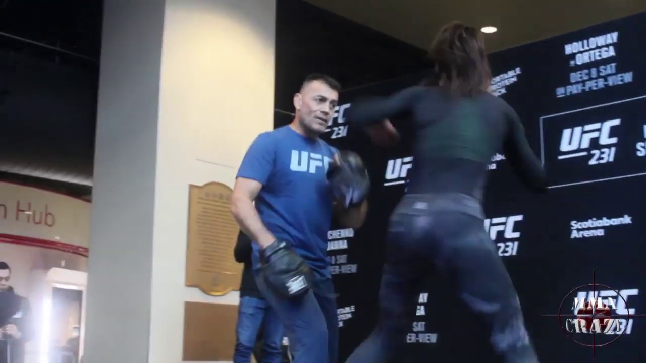 UFC 231: Joanna Jedrzejczyk Open Workout Highlights background
