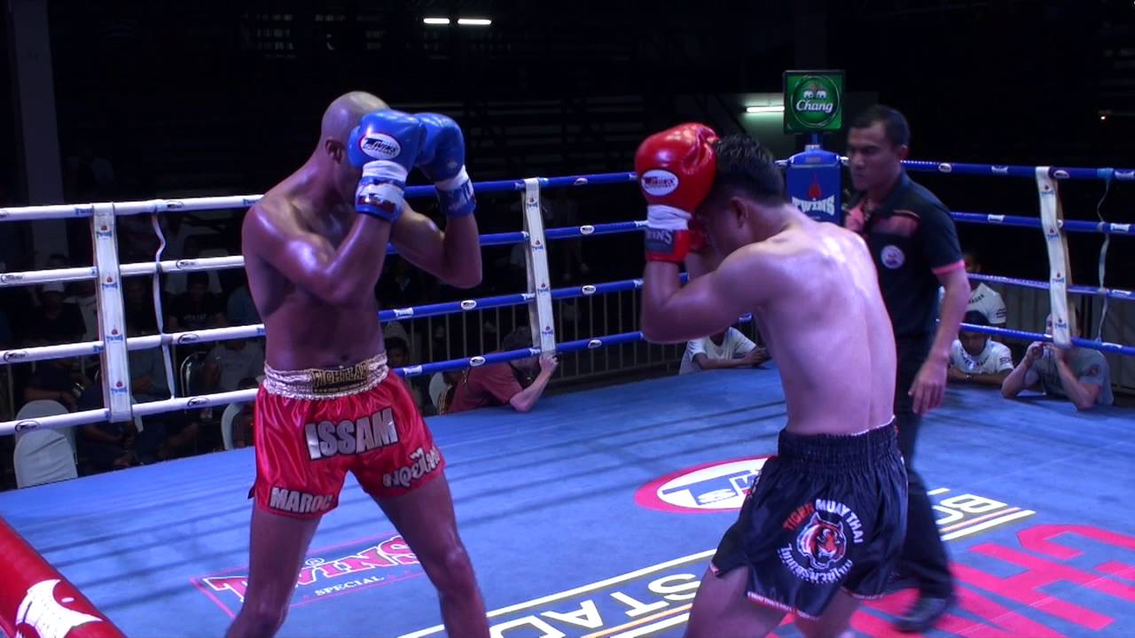 Suanoi (Tiger Muay Thai) vs Issam (Dragon Muay Thai) @ Chalong Boxing Stadium 19/1/16 background