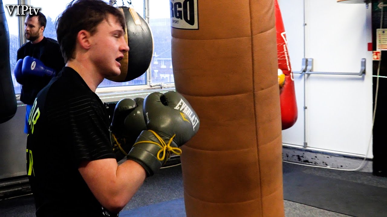 Connor Butler in a Commonwealth eliminator against former Amateur foe Benn Norman