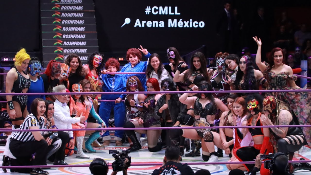 Amazonas festejan con gran unión la noche femenil en el CMLL background