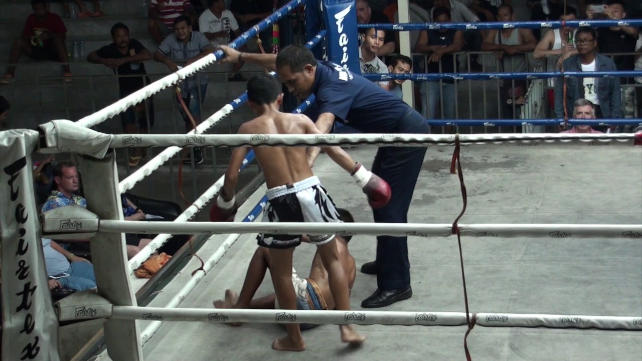 Pechwanon TigerMuayThai vs Dechsuriya Lookthamsua 21/4/17 background