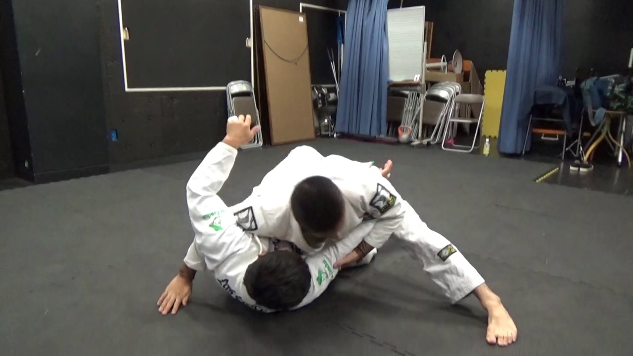 Dela Riva guard pass by Taku Ishii background