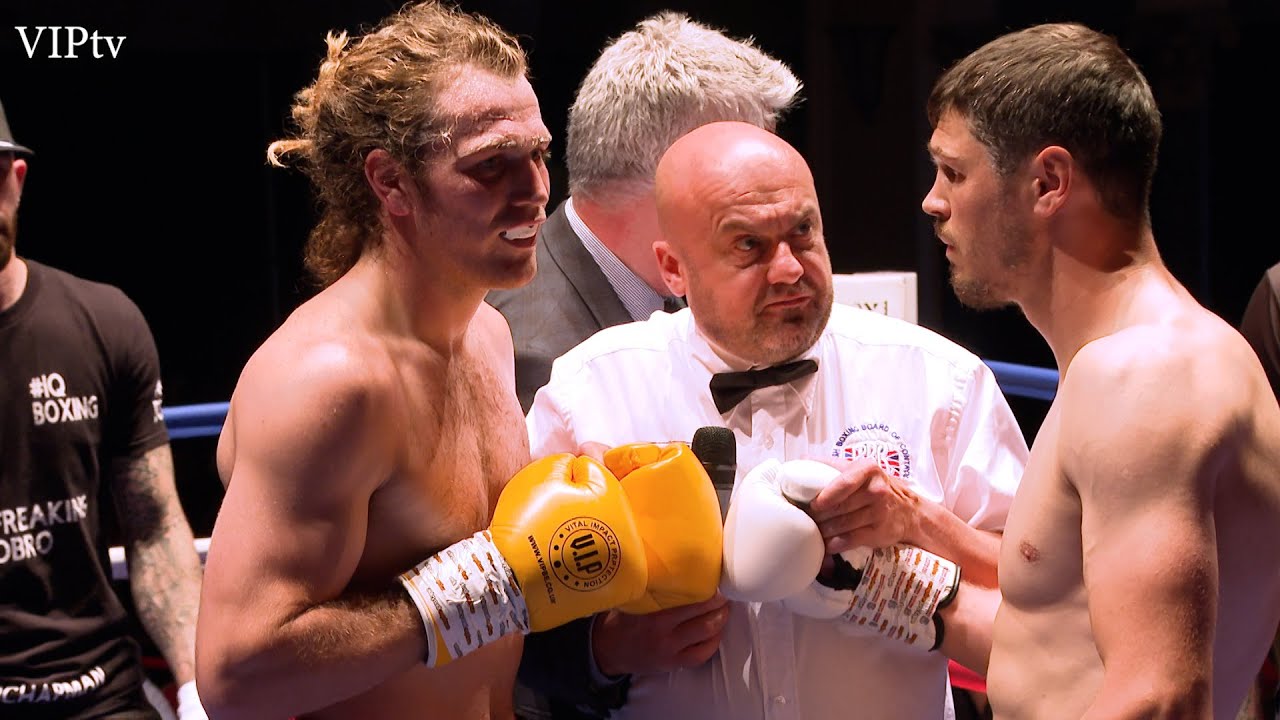 Evaldas Korsakas v Robbie Chapman at Hull City Hall on 2nd July 2022 background