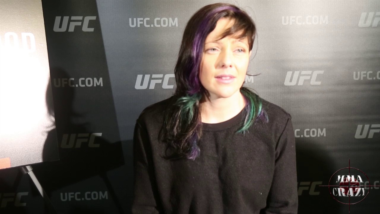Joanne Calderwood going to "let sh*t go" against Cynthia Calvillo at UFC Fight Night Glasgow background