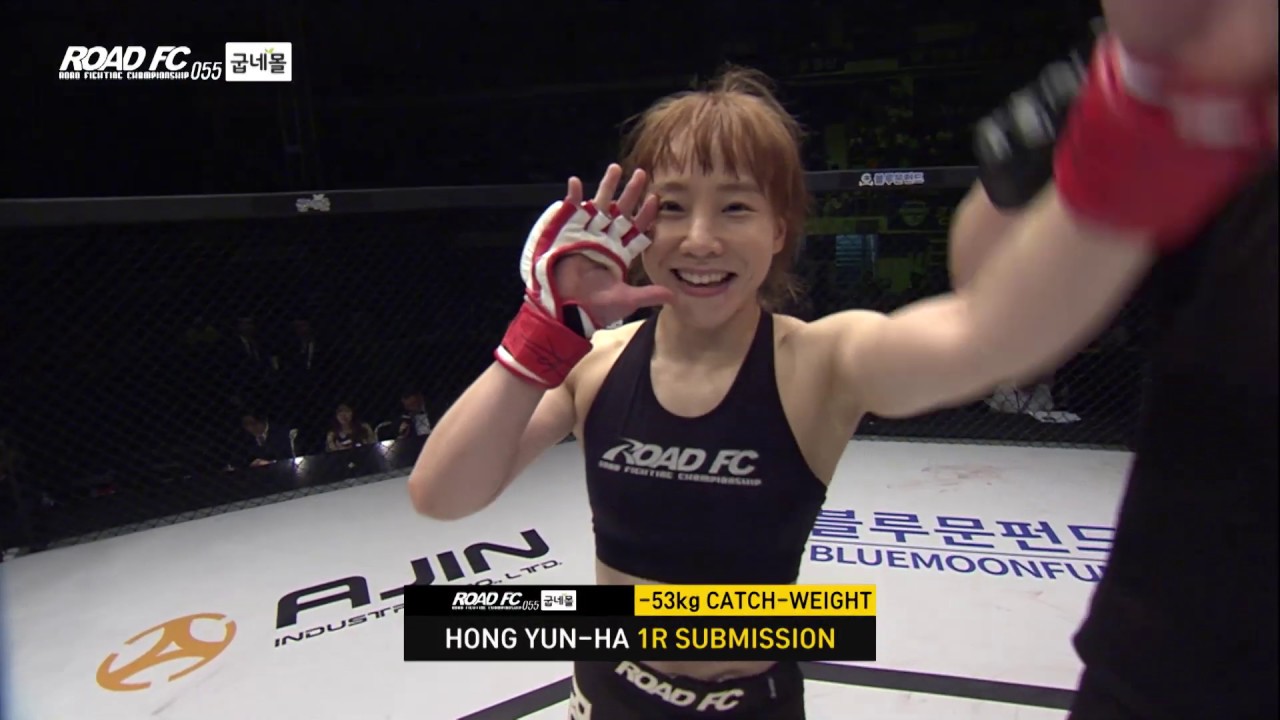 3연승 기록에 성공하는 홍윤하!! / 굽네몰 ROAD FC 055 background