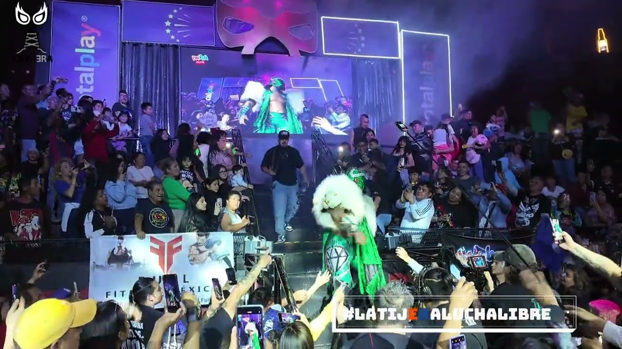 DMT Azul y Cibernético idolatrados en la Arena Naucalpan