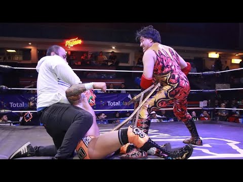 Mano a mano entre Bombero Infernal Vs Cerebro Negro Jr, la tramp4 del aficionado falso en IWRG background