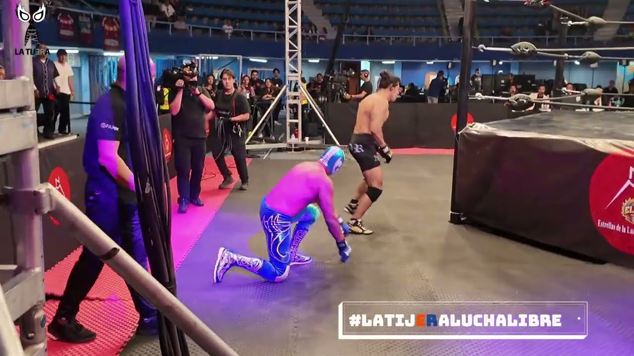 El Cazador Vs Ciclón Ramirez Jr en Lucha Libre Vs MMA con Estrellas de la Lucha Libre Azteca background