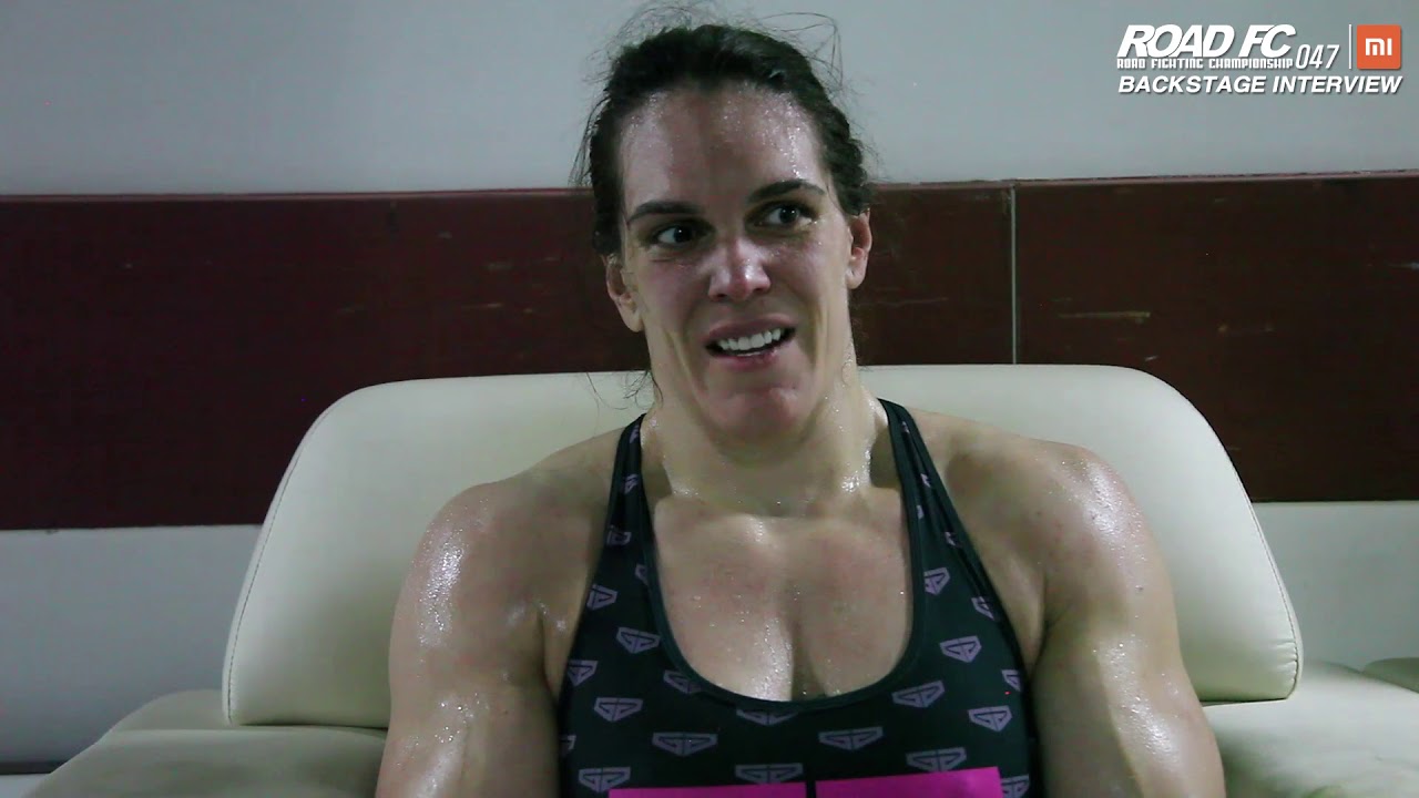 "워아이니 차이나" XIAOMI ROAD FC 047 BACKSTAGE INTERVIEW - 가비 가르시아 GABI GARCIA background