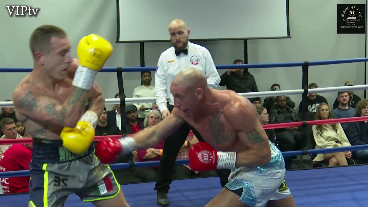 Anthony Phythian v Scott Williams at the AJ Bell Stadium in Irlam on 9.10.21 background