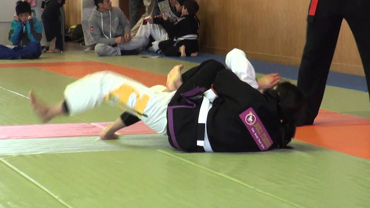 【DUMAU】山口友花里 vs Luana Dias Female White Adult Light Feather final background