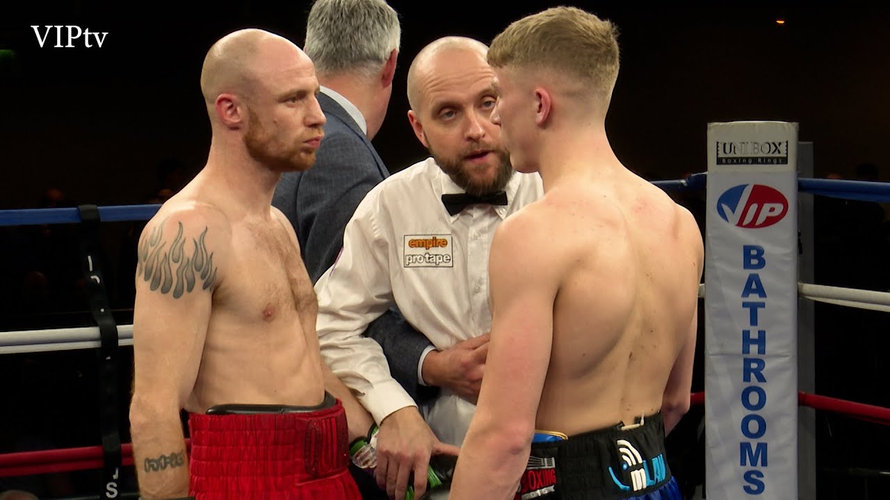 Joe Howarth v Jamie Quinn at VIP's Bolton show on 27.112021 background